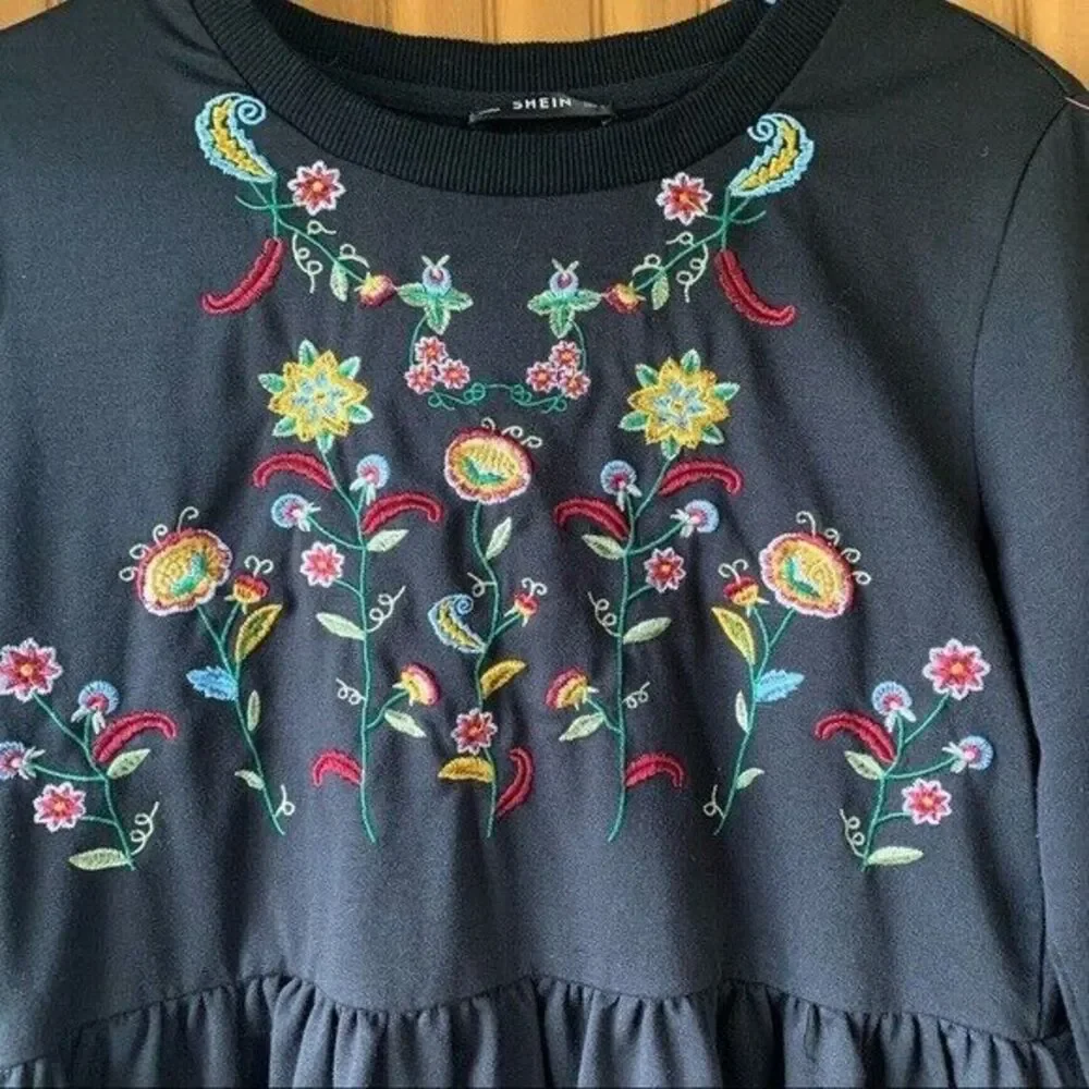 SHEIN Botanical Embroidered Sweatshirt| Women’s Size Small